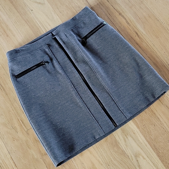 WHBM Full Zip Front Skirt, Like New - Picture 4 of 6